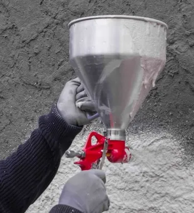 PIŠTOLJ ZA LAKIRANJAE SA 3 DIZNE I ALUMINIJSKOM POSUDOM OD 5L