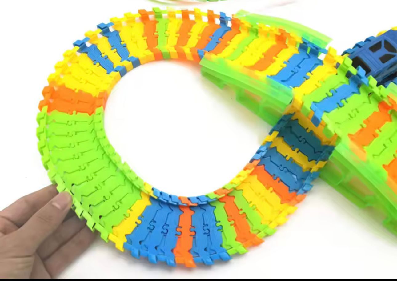 Svjetleća trkaća staza 121 dijelova